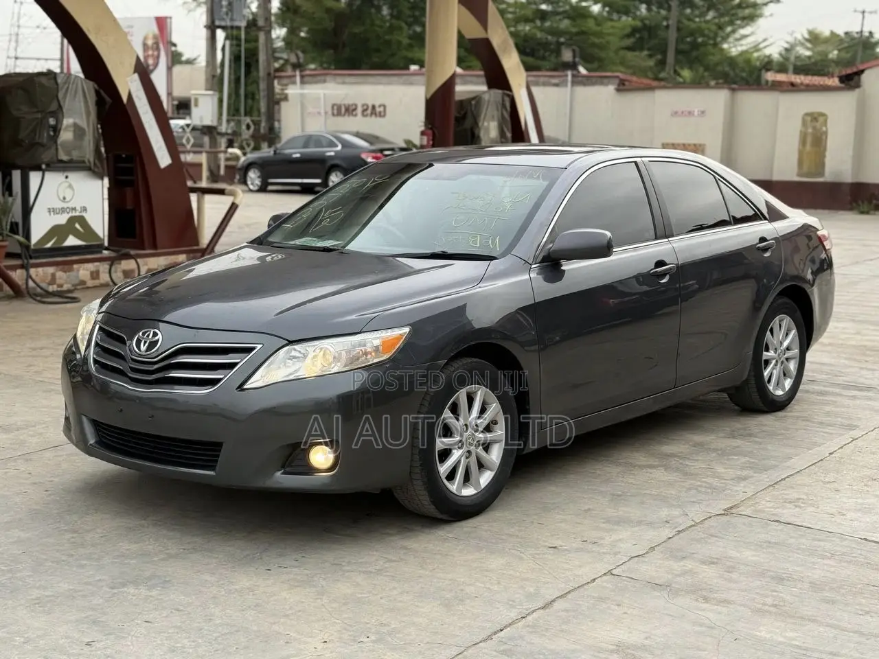 Toyota Camry XLE V6 4dr Sedan (3.5L 6cyl 6AM) 2010 Gray