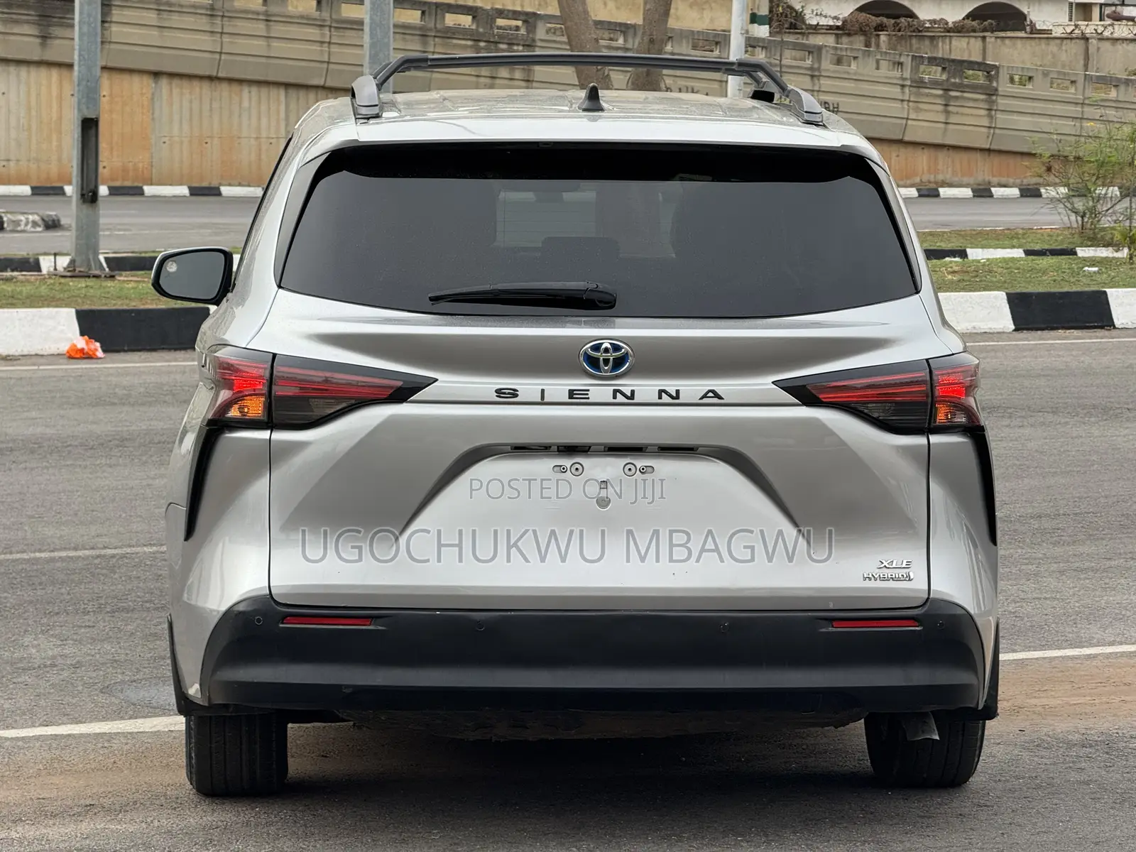 Toyota Sienna XLE Woodland Edition 2022 Silver