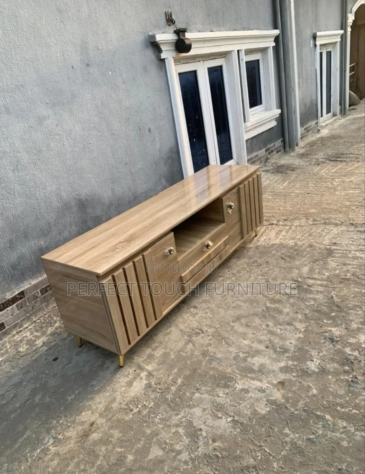 4feet T.V Stand