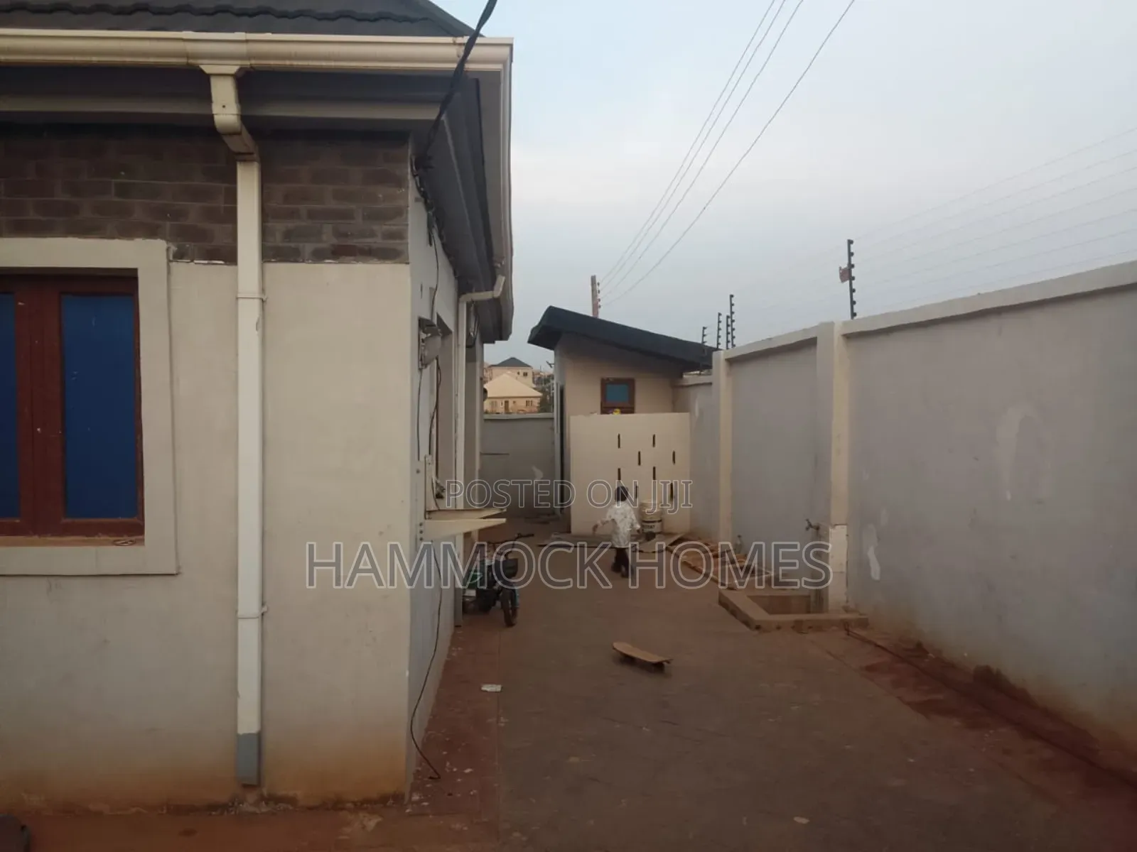 3bdrm Bungalow in Okebadan Estate, Akobo for sale