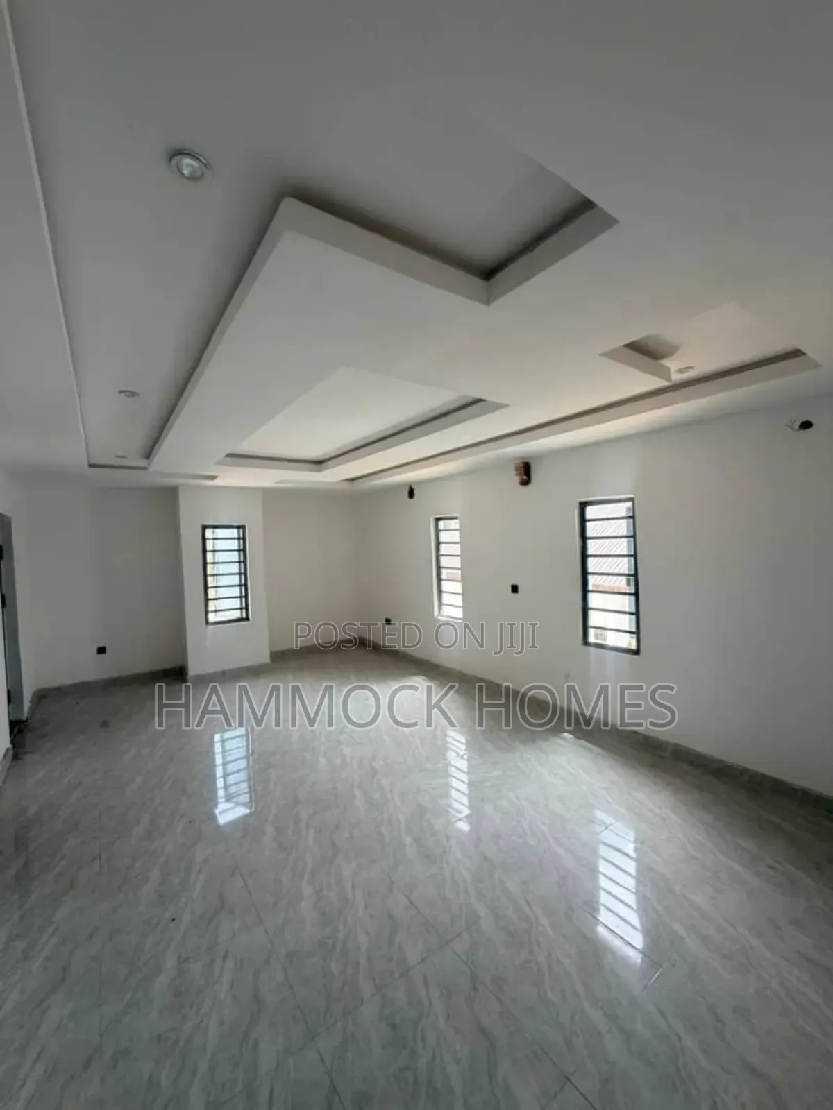 4bdrm Duplex in Onikoko Close, Agodi for sale