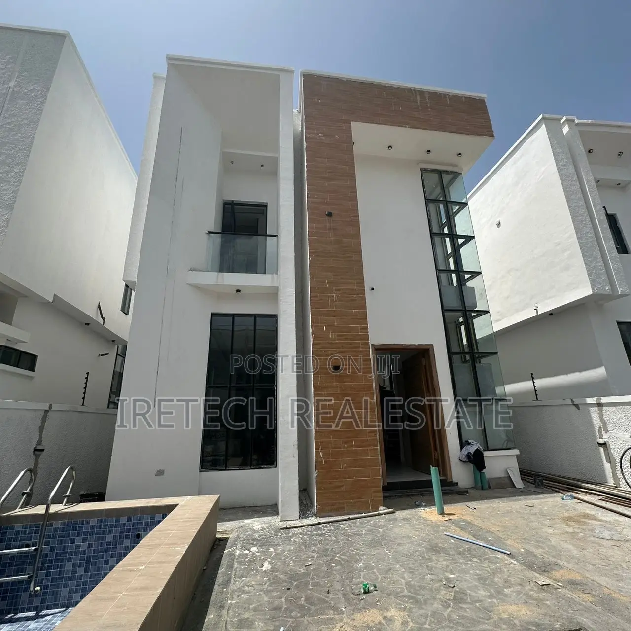 4bdrm Duplex in Gated Estate Chevron for sale