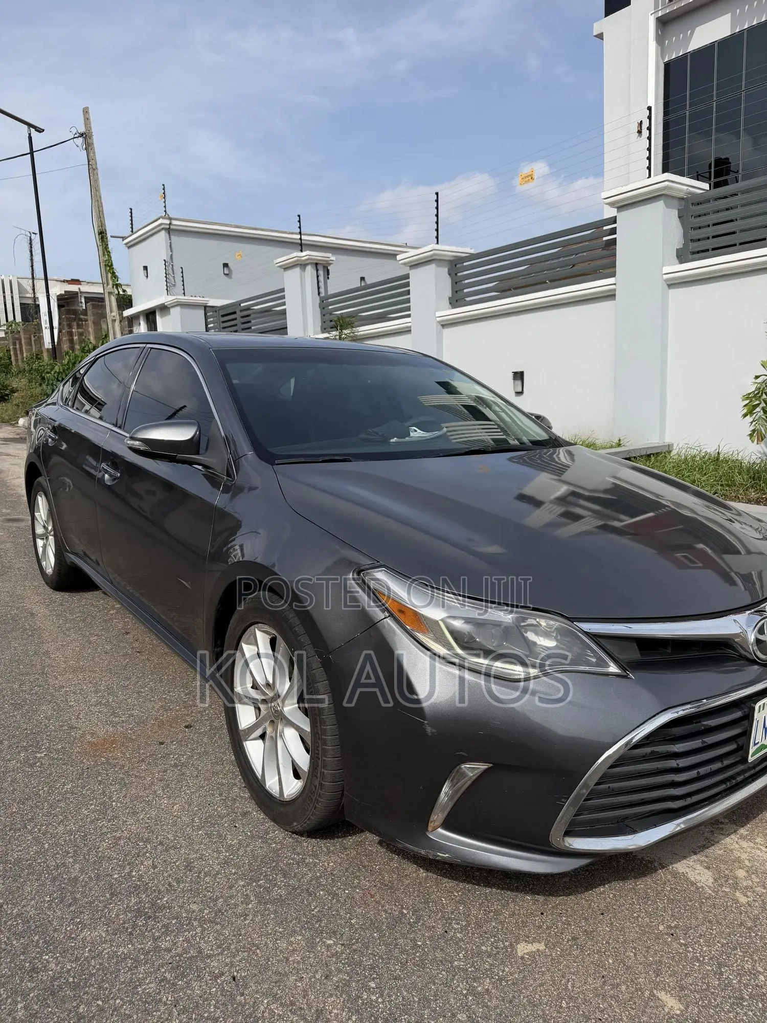Toyota Avalon Limited 4dr Sedan (3.5L 6cyl 6A) 2014 Gray