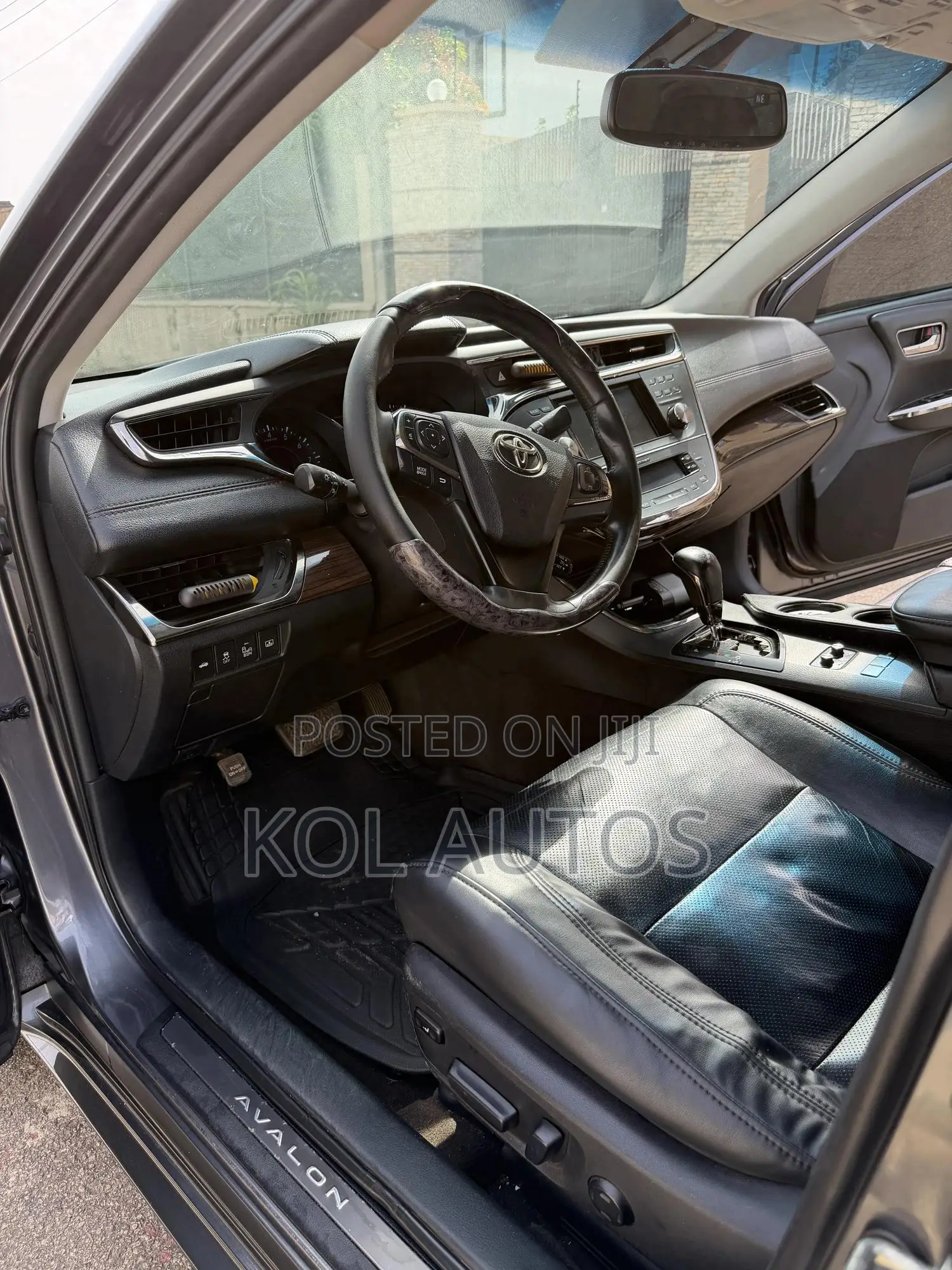 Toyota Avalon Limited 4dr Sedan (3.5L 6cyl 6A) 2014 Gray