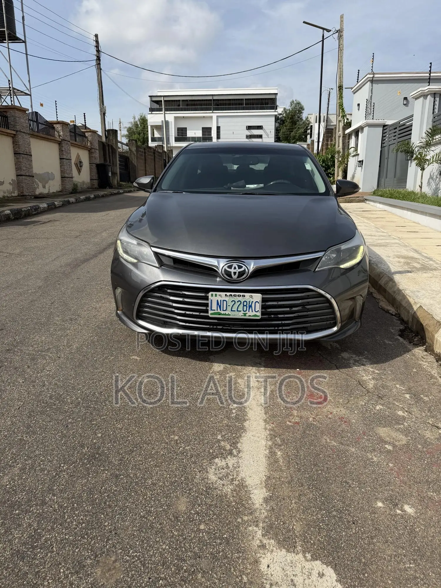 Toyota Avalon Limited 4dr Sedan (3.5L 6cyl 6A) 2014 Gray
