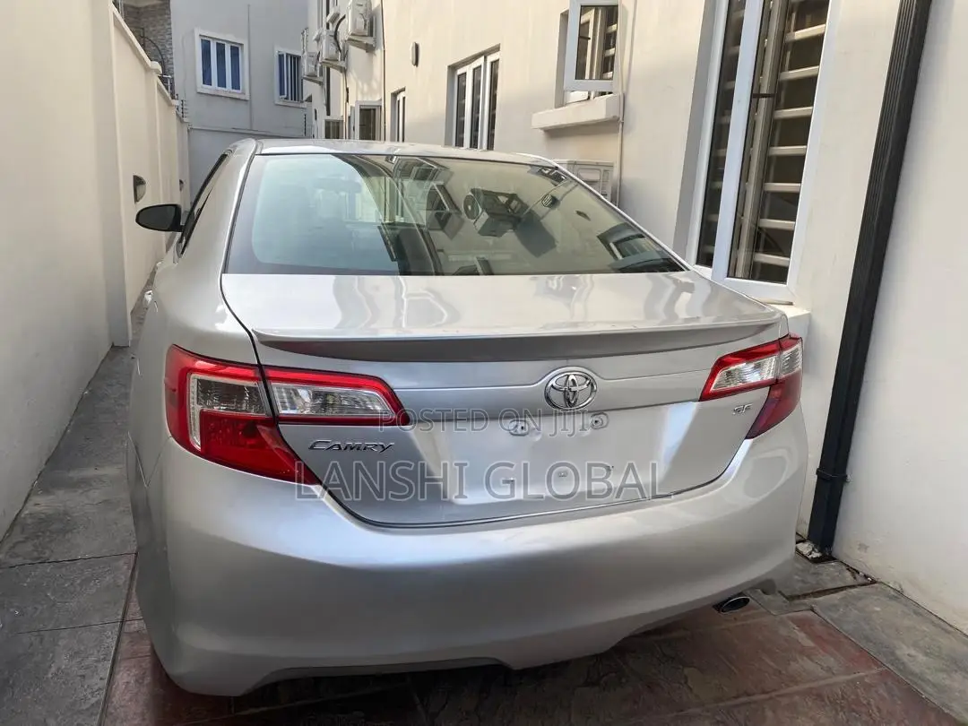 Toyota Camry SE 4dr Sedan (2.5L 4cyl 6A) 2013 Silver