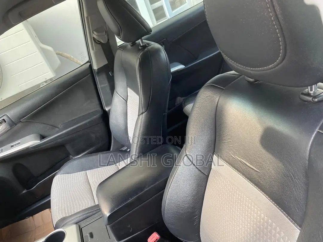 Toyota Camry SE 4dr Sedan (2.5L 4cyl 6A) 2013 Silver