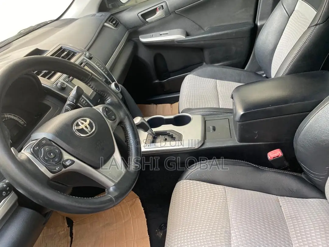Toyota Camry SE 4dr Sedan (2.5L 4cyl 6A) 2013 Silver