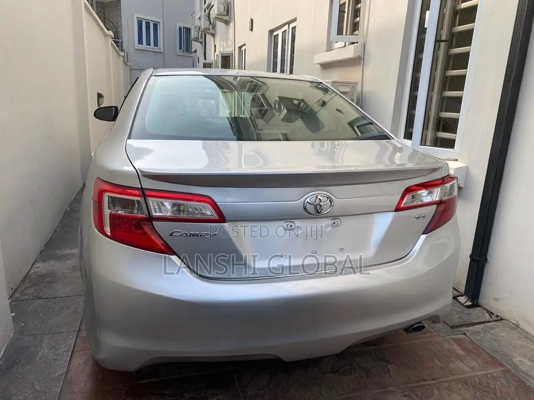 Toyota Camry SE 4dr Sedan (2.5L 4cyl 6A) 2013 Silver