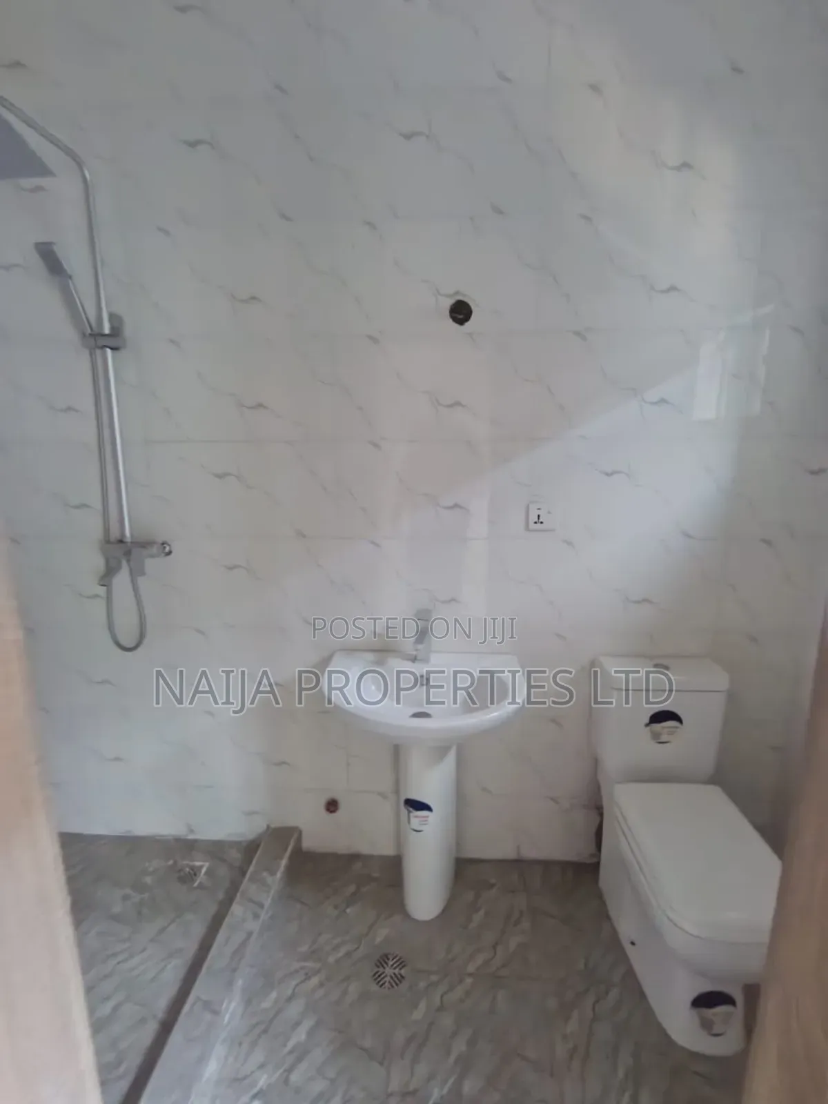 3bdrm Townhouse / Terrace in Off Lekki Coastal, Ogombo for rent
