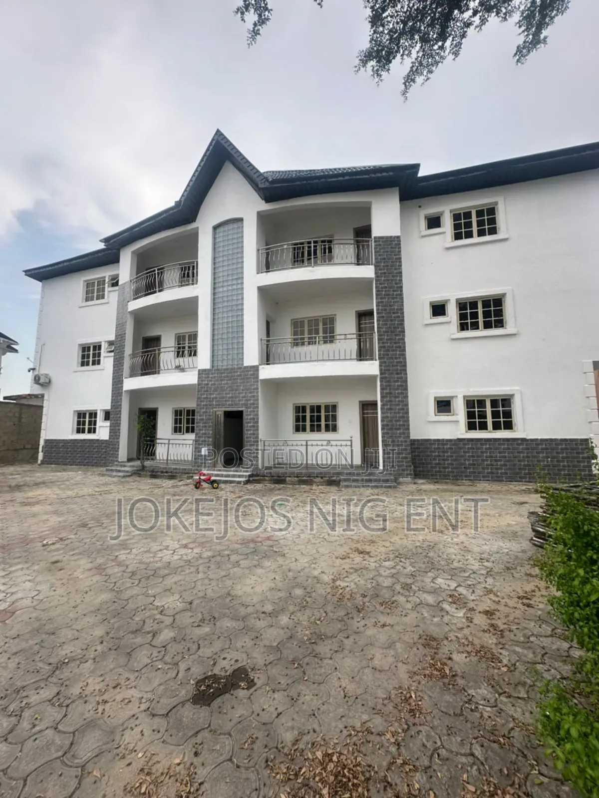 3bdrm Block of Flats in Ikota Gra for sale