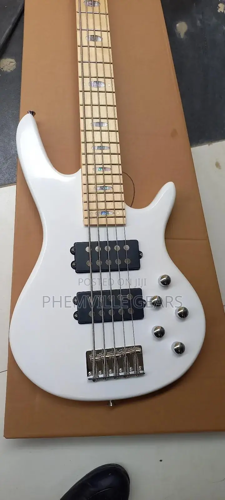 Quality Ibanez Active 5strings Bass Guitar
