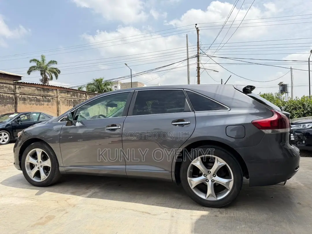 Toyota Venza Limited AWD V6 2013 Gray