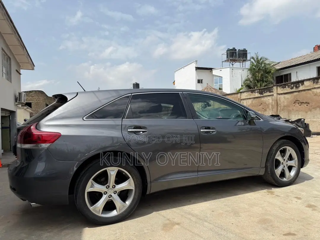 Toyota Venza Limited AWD V6 2013 Gray