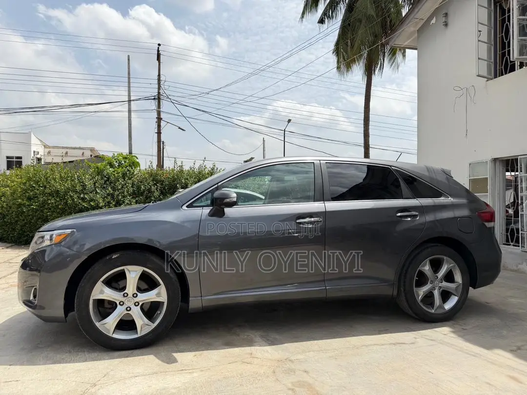 Toyota Venza Limited AWD V6 2013 Gray