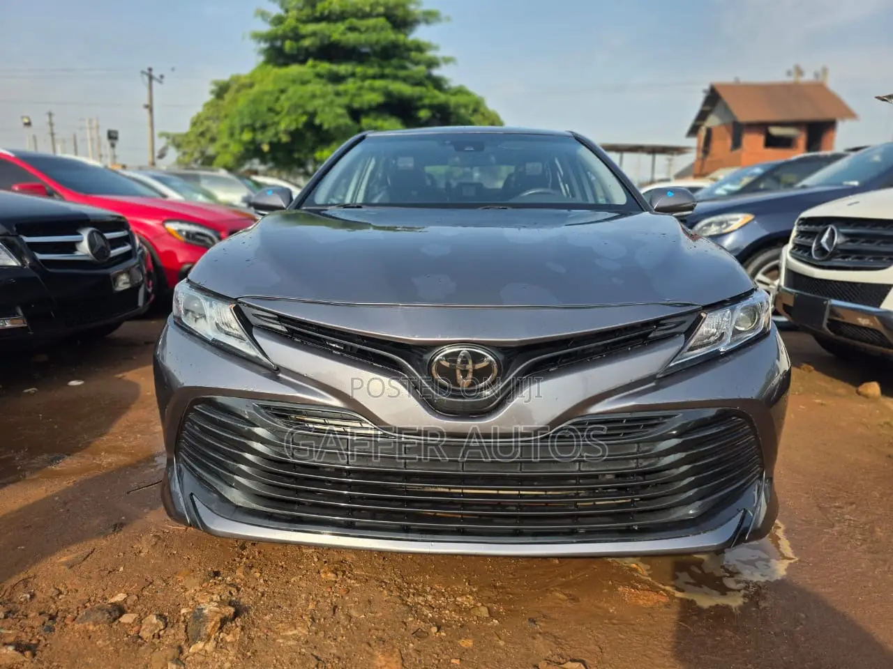 Toyota Camry LE (2.5L 4cyl 8A) 2019 Gray