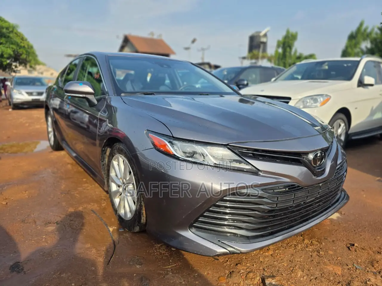 Toyota Camry LE (2.5L 4cyl 8A) 2019 Gray