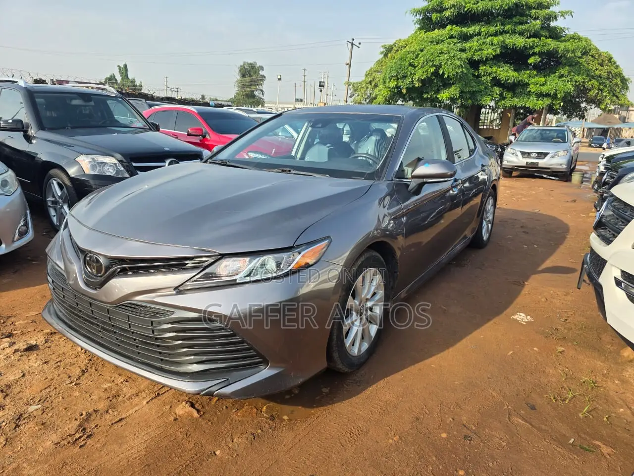Toyota Camry LE (2.5L 4cyl 8A) 2019 Gray