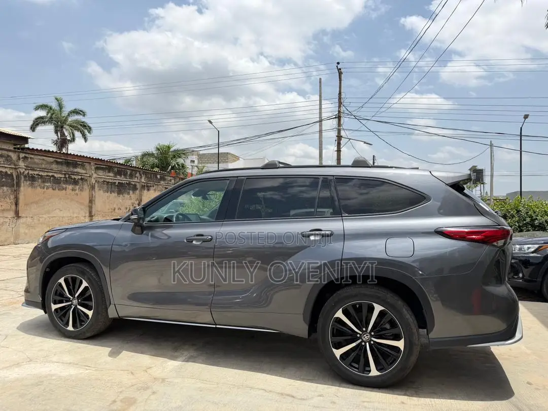 Toyota Highlander XSE 2021 Gray
