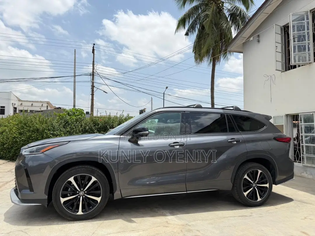 Toyota Highlander XSE 2021 Gray