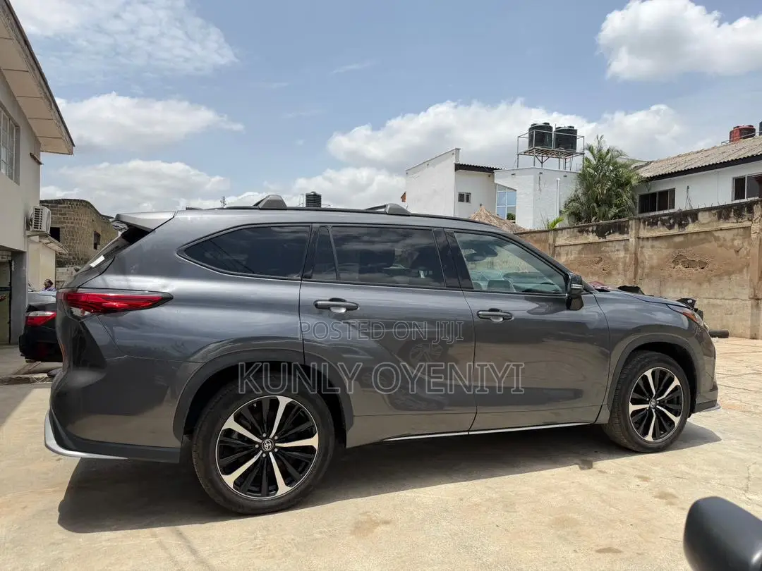Toyota Highlander XSE 2021 Gray