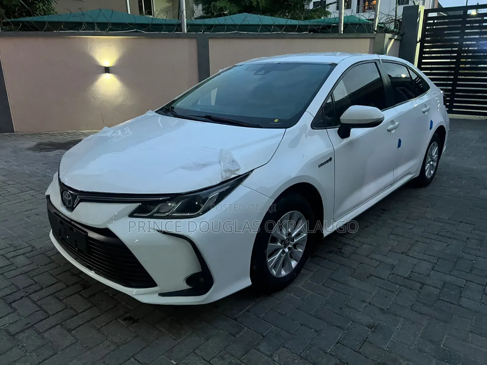 Toyota Corolla XLE 2022 White