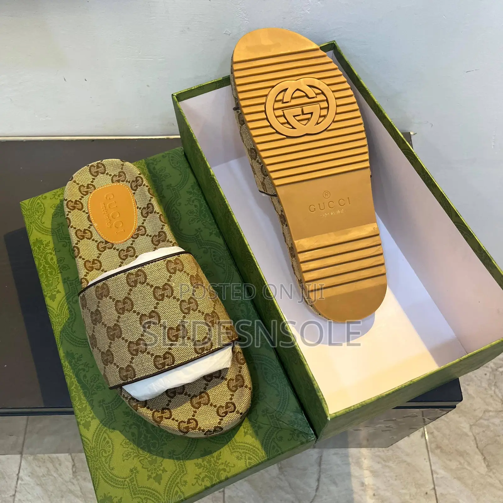 Gucci Gg Supreme Canvas Slides