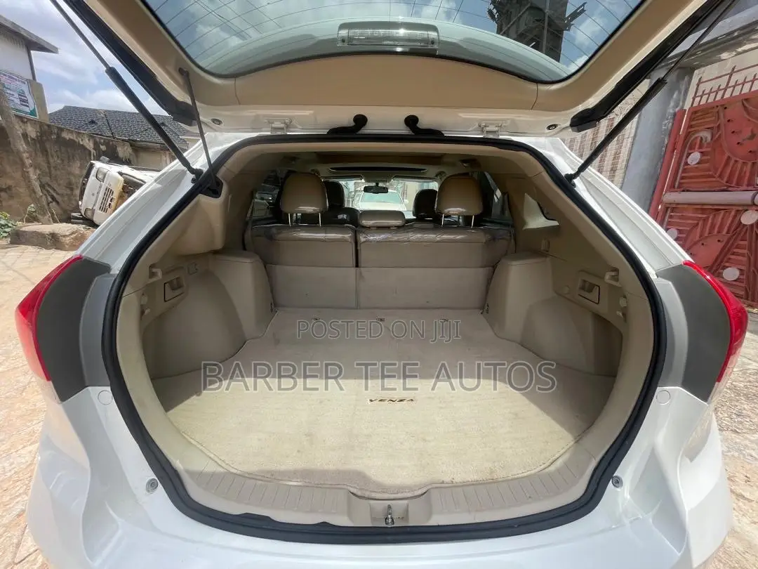 Toyota Venza 2010 White