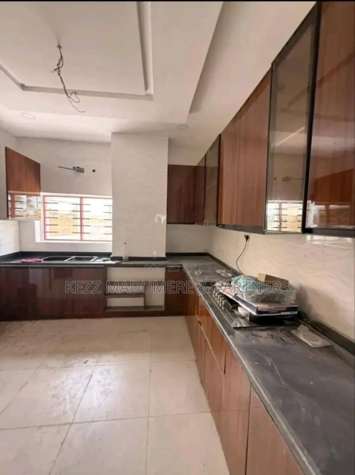 4bdrm Duplex in Reefcourt Estate for sale
