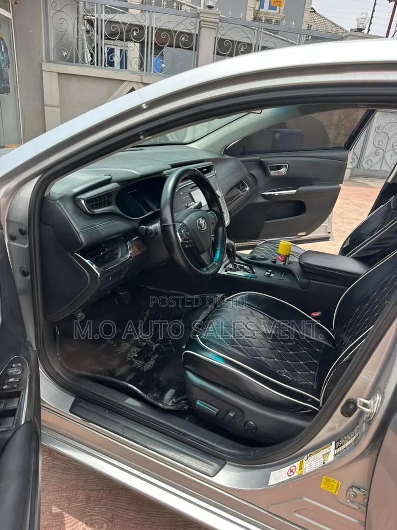 Toyota Avalon XLE 4dr Sedan (3.5L 6cyl 6A) 2015 Silver