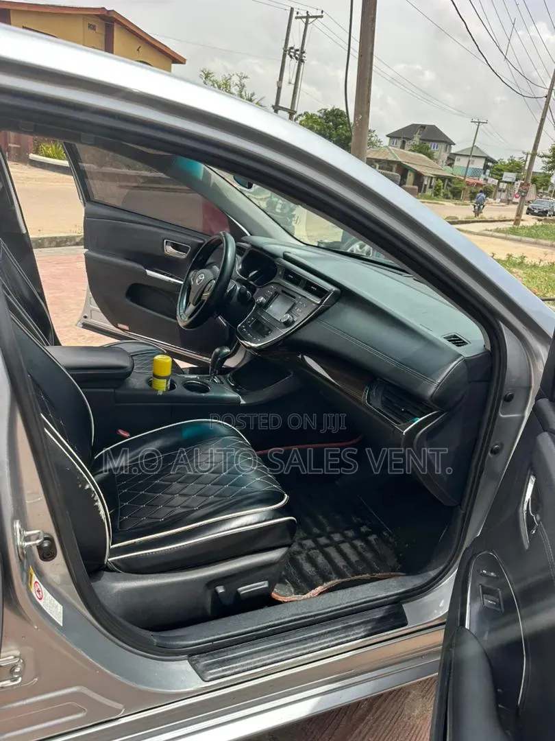 Toyota Avalon XLE 4dr Sedan (3.5L 6cyl 6A) 2015 Silver