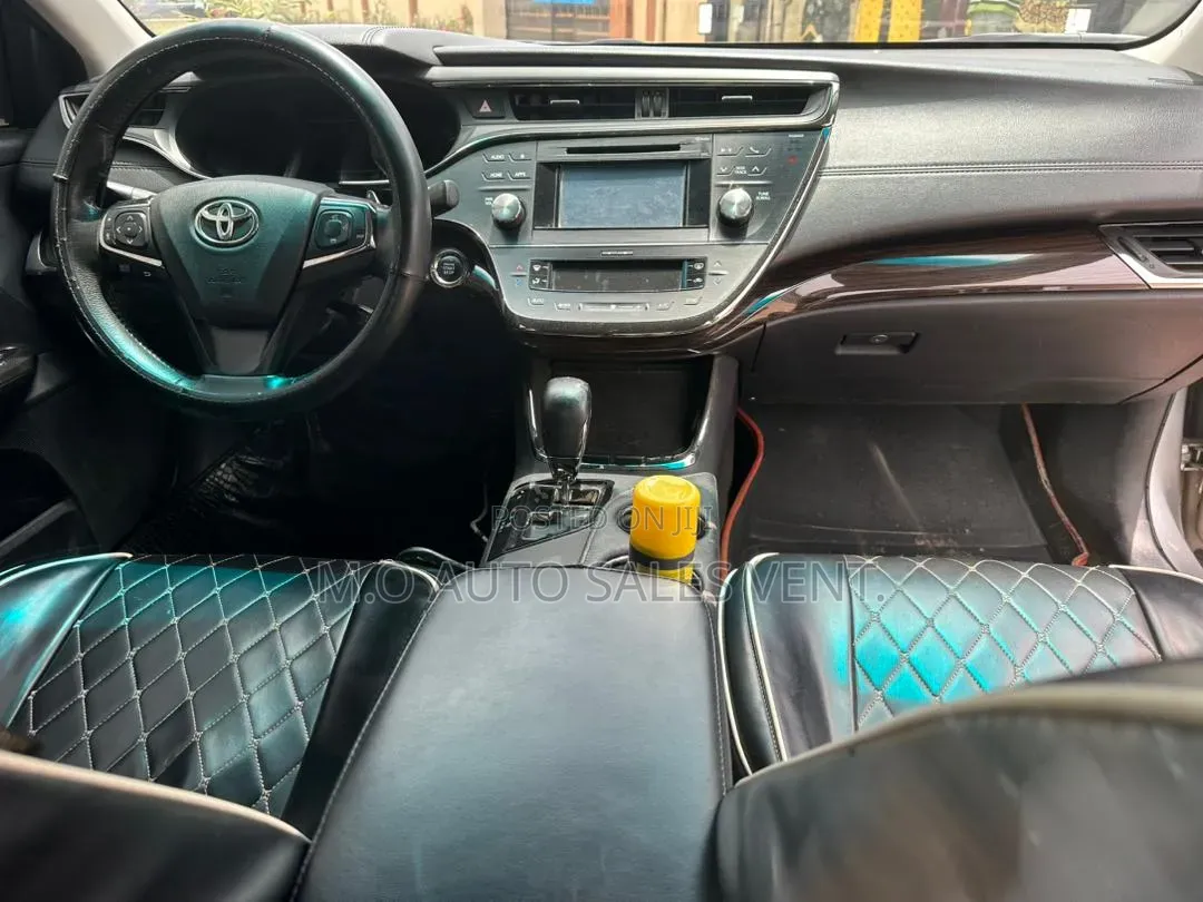 Toyota Avalon XLE 4dr Sedan (3.5L 6cyl 6A) 2015 Silver
