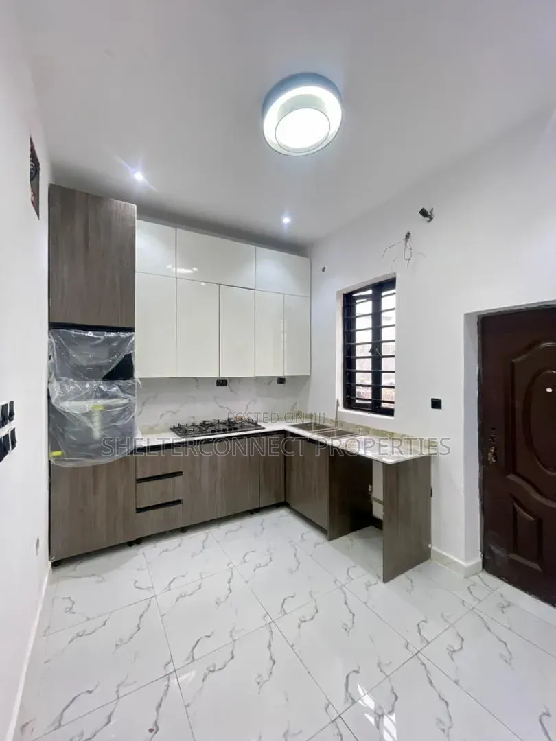 5bdrm Duplex in Ikate for sale
