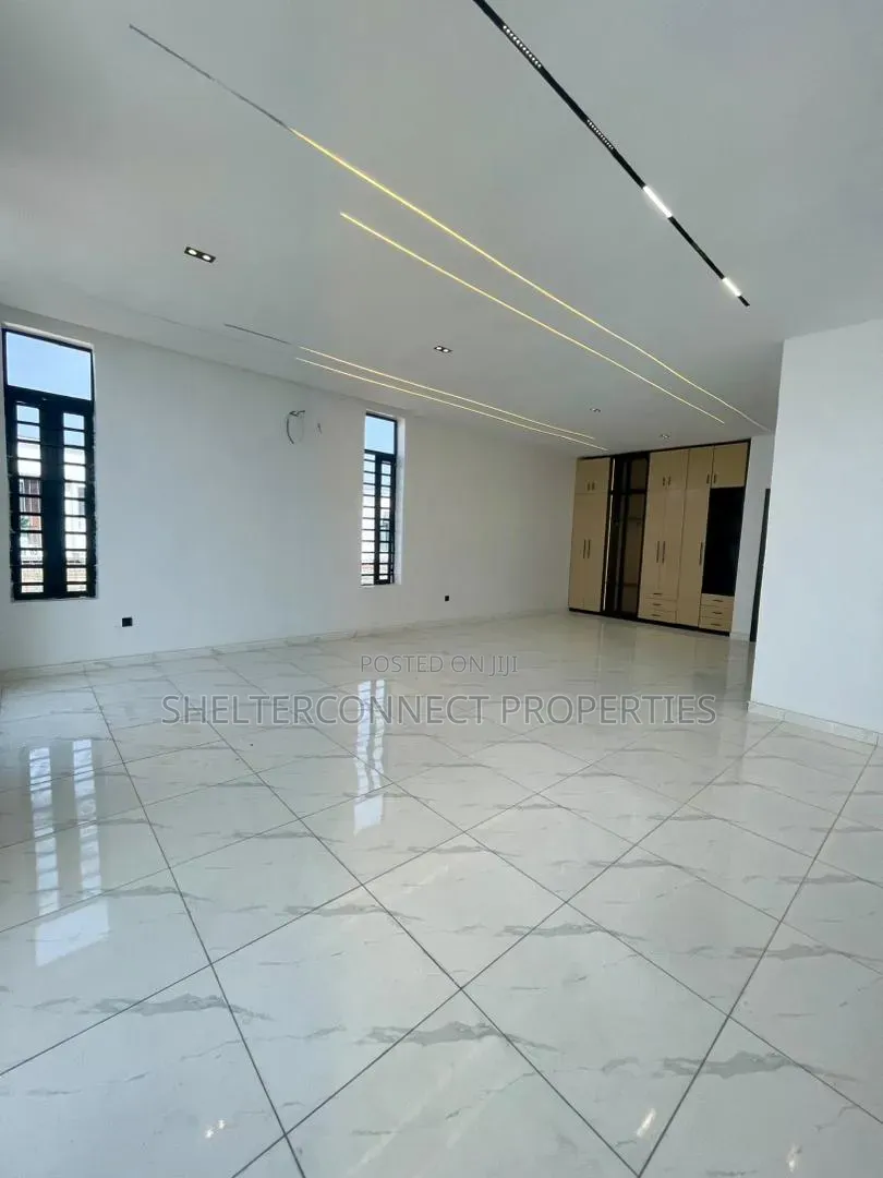 4bdrm Duplex in Ologolo for sale