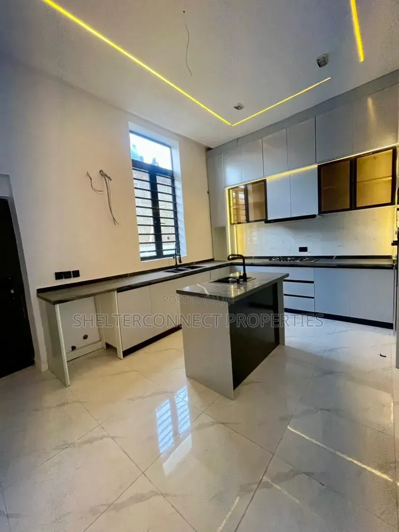 4bdrm Duplex in Ologolo for sale