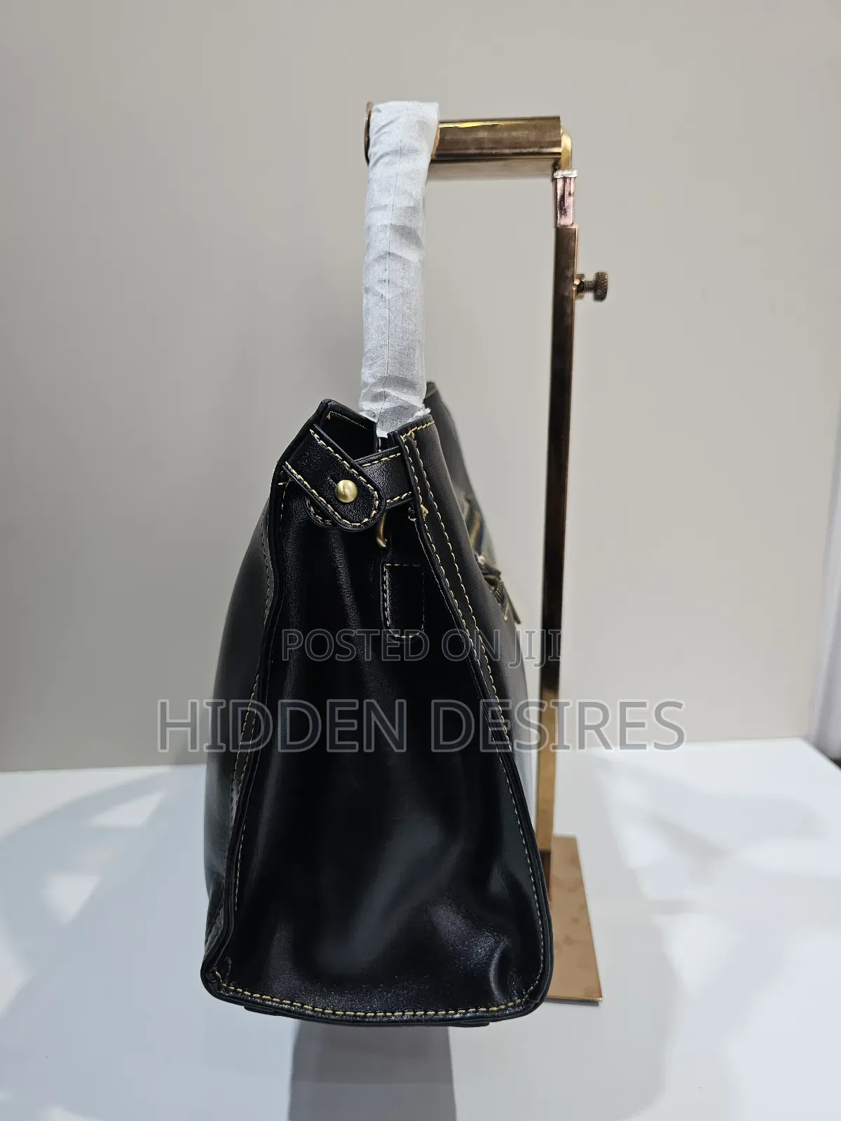 Black Clasp Bag With Thread Detail- Black