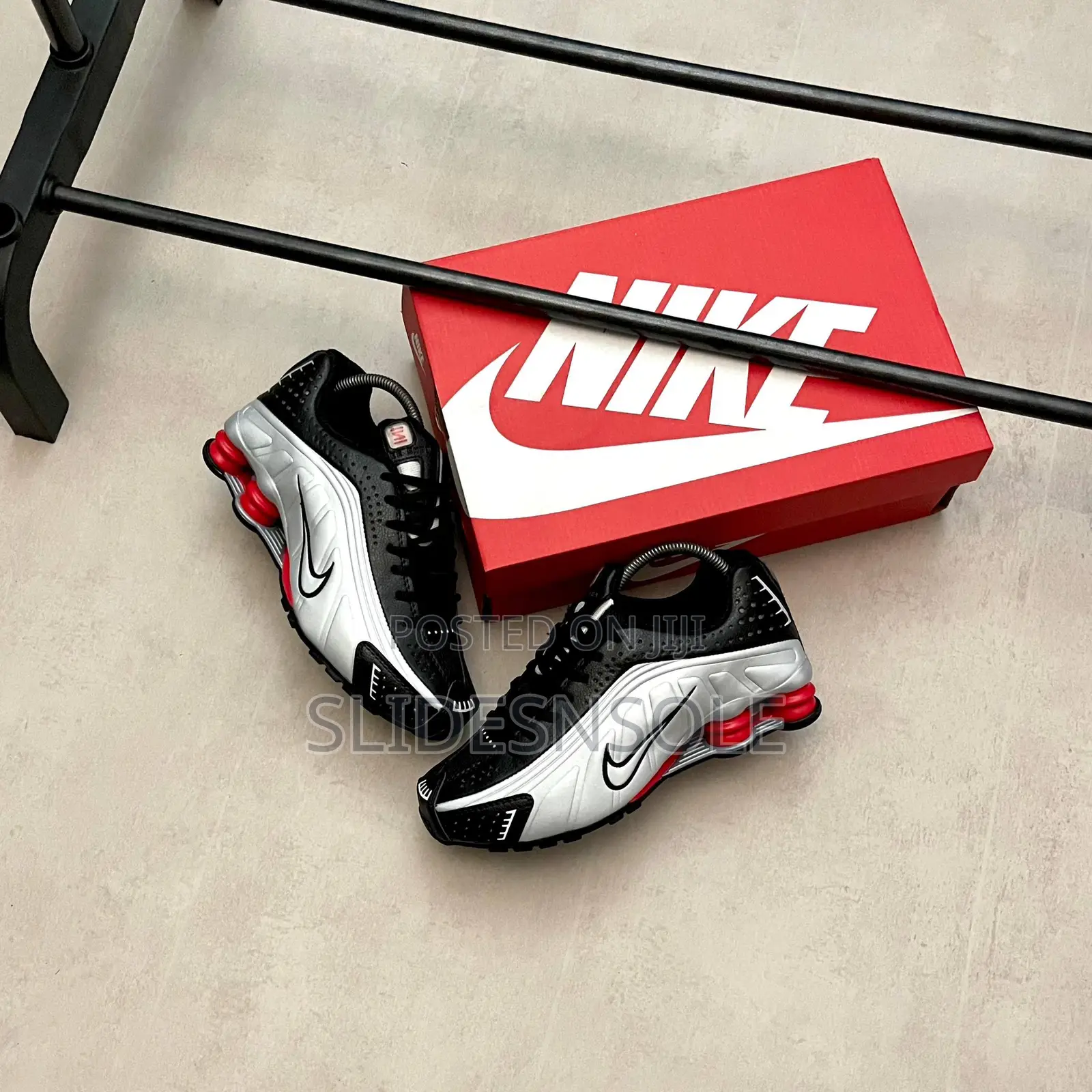 Luxury Nike Shox R4