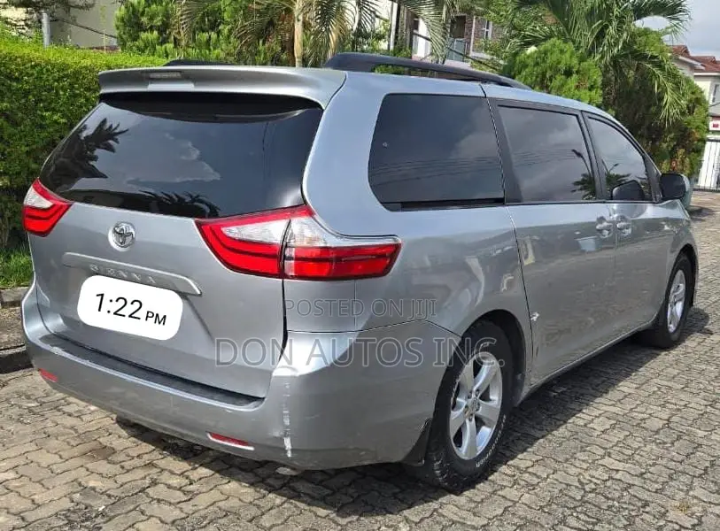 Toyota Sienna 2015 Silver