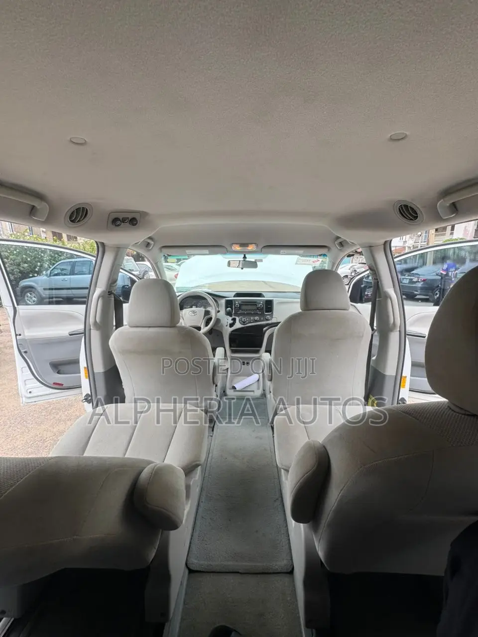 Toyota Sienna LE AWD 7-Passenger 2013 White