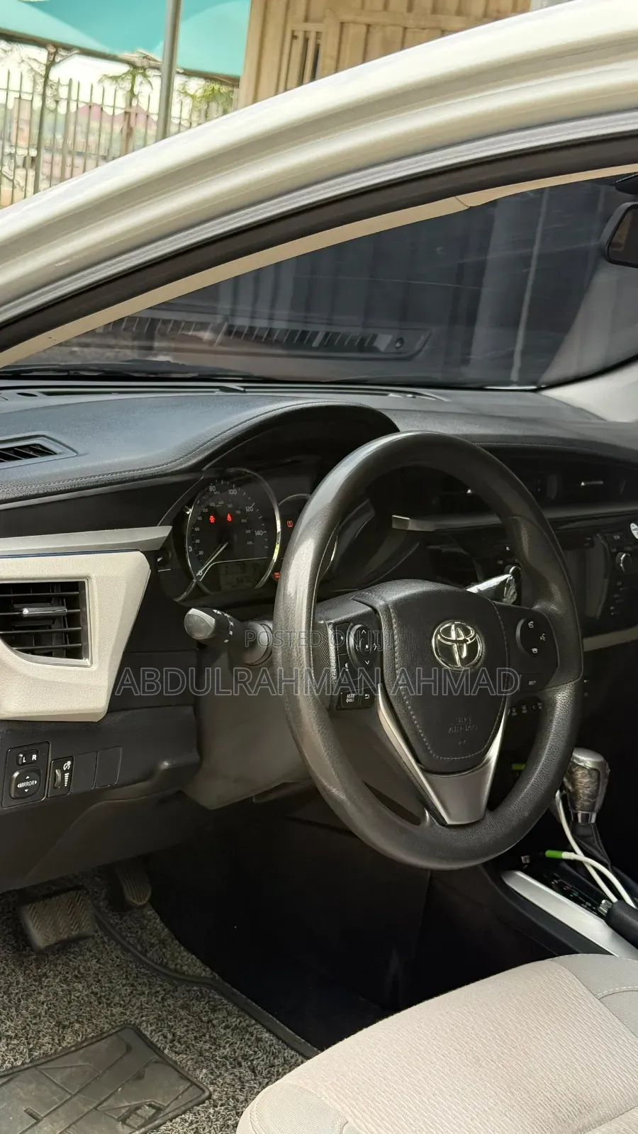 Toyota Corolla LE Plus 4dr Sedan (1.8L 4cyl CVT) 2015 Silver