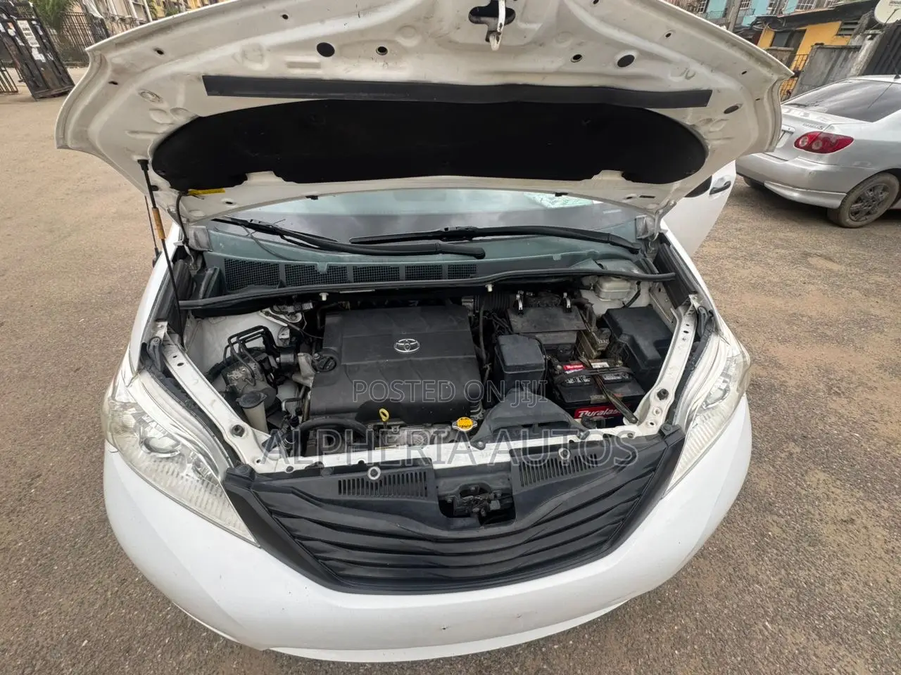 Toyota Sienna LE AWD 7-Passenger 2013 White