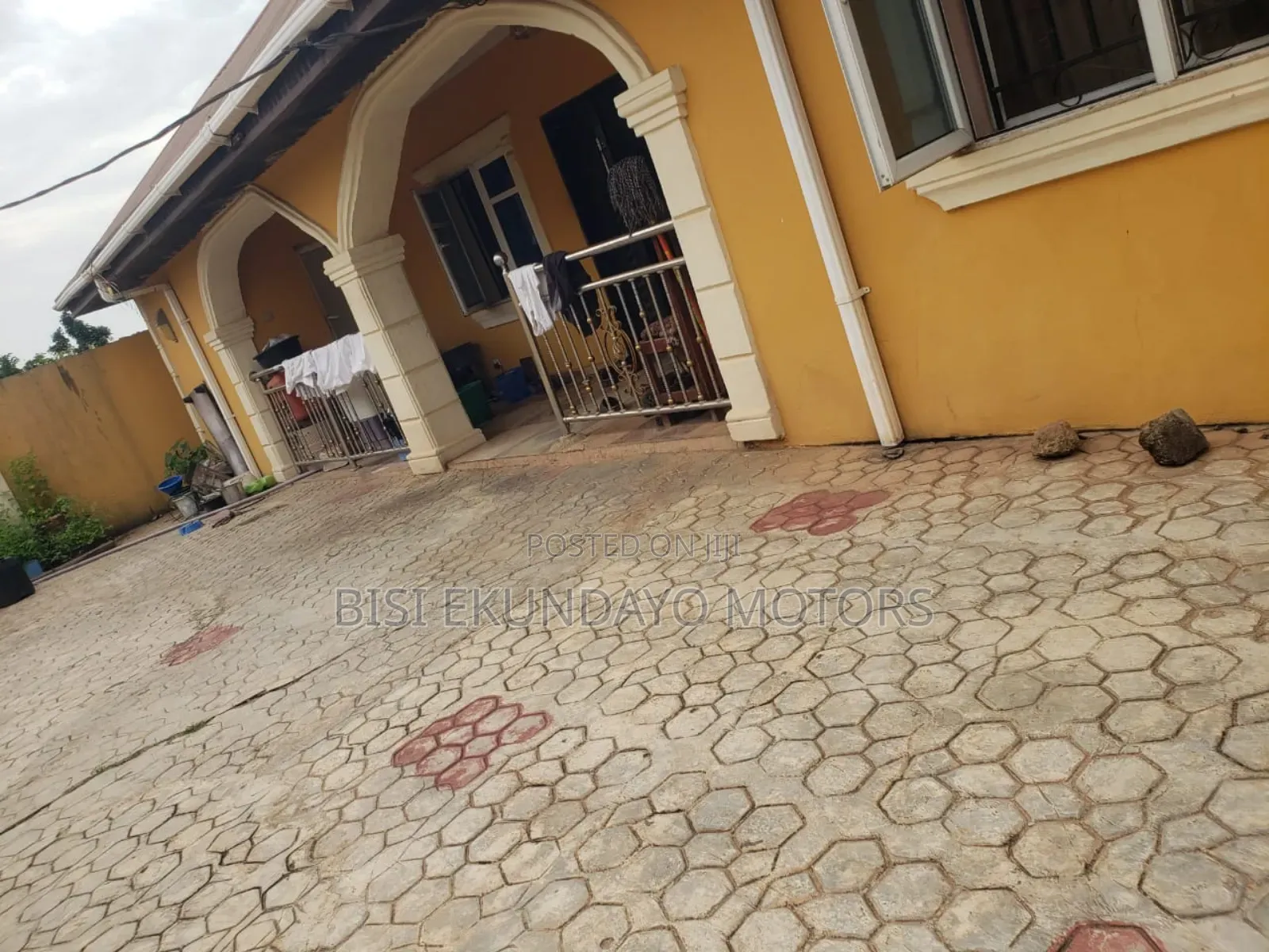 3bdrm Block of Flats in Akowo, Ibadan for sale