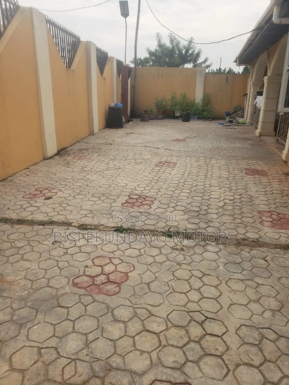3bdrm Block of Flats in Akowo, Ibadan for sale