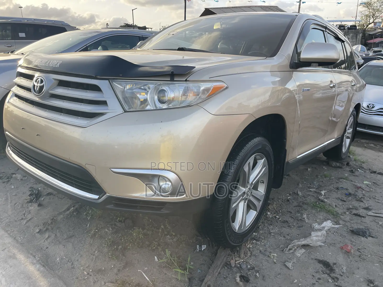 Toyota Highlander Limited 2012 Gold