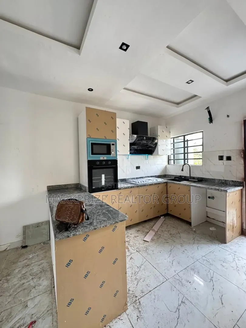 3bdrm Apartment in Yaba Lagos for sale