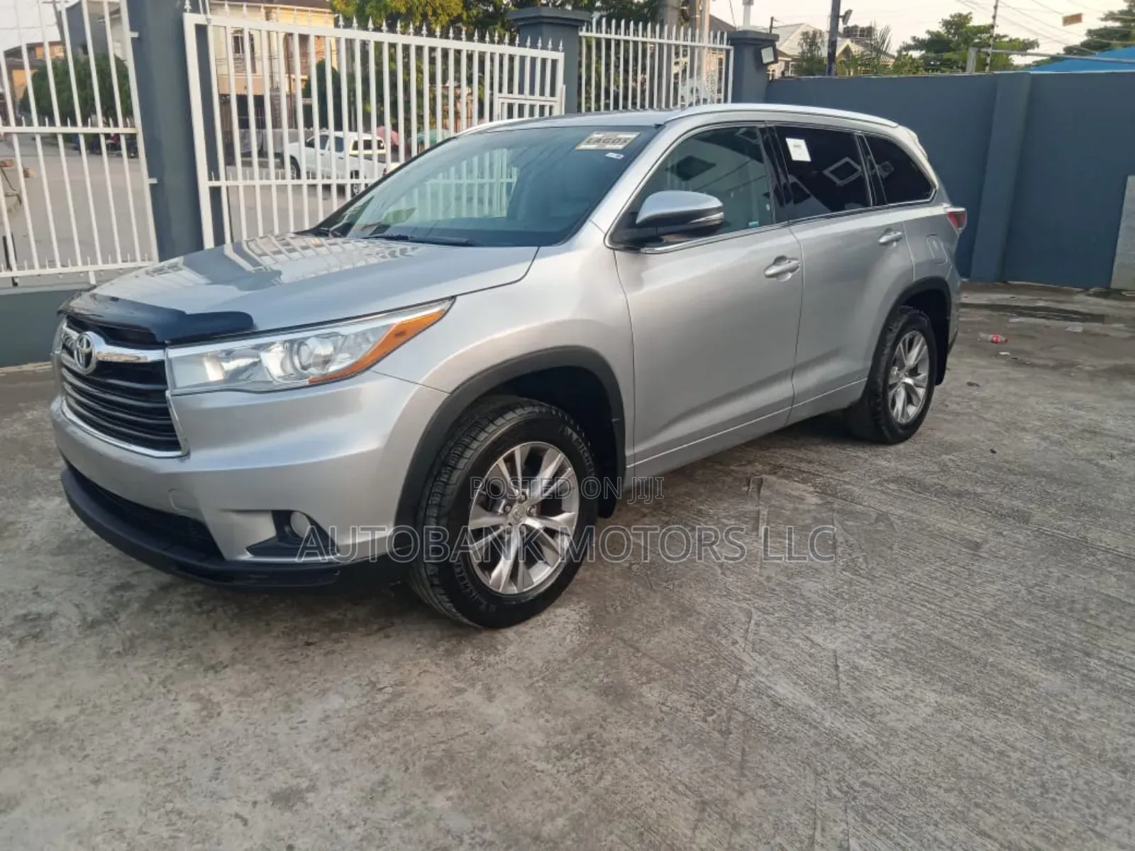 Toyota Highlander XLE 4dr SUV AWD (3.5L 6cyl 6A) 2015 Silver