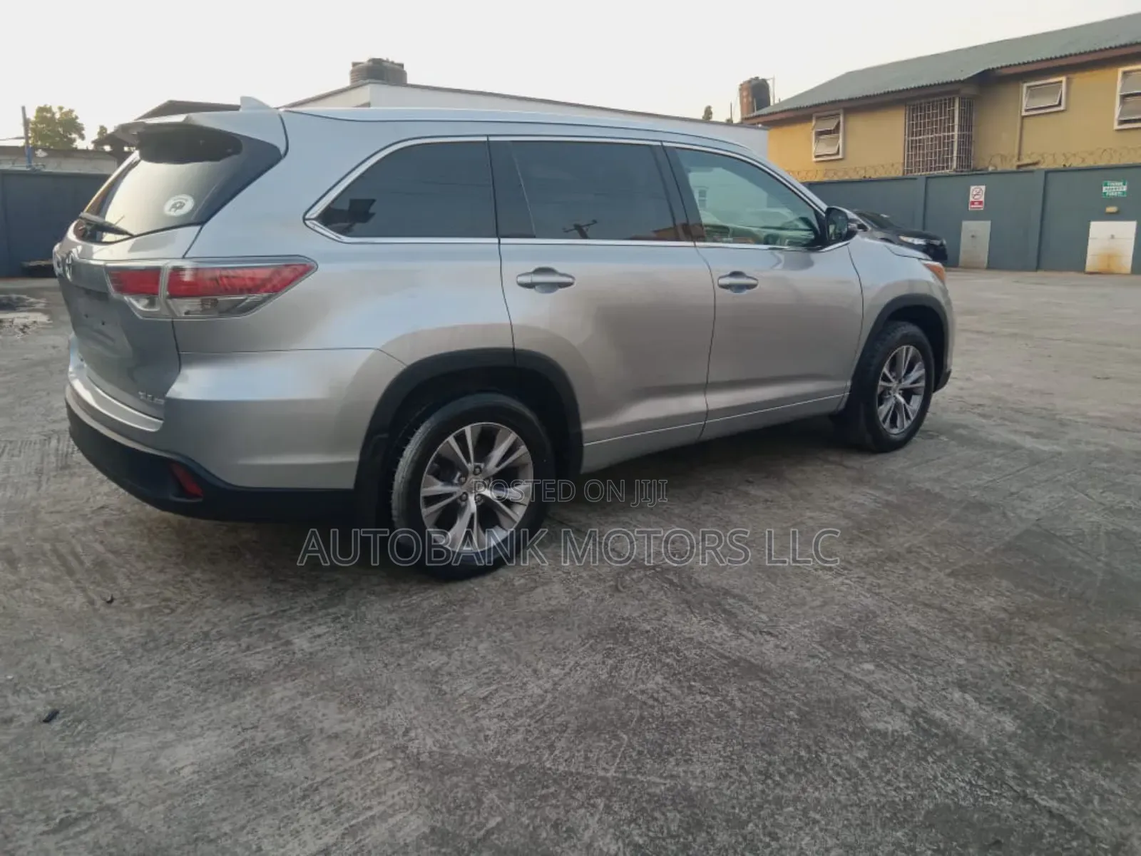 Toyota Highlander XLE 4dr SUV AWD (3.5L 6cyl 6A) 2015 Silver
