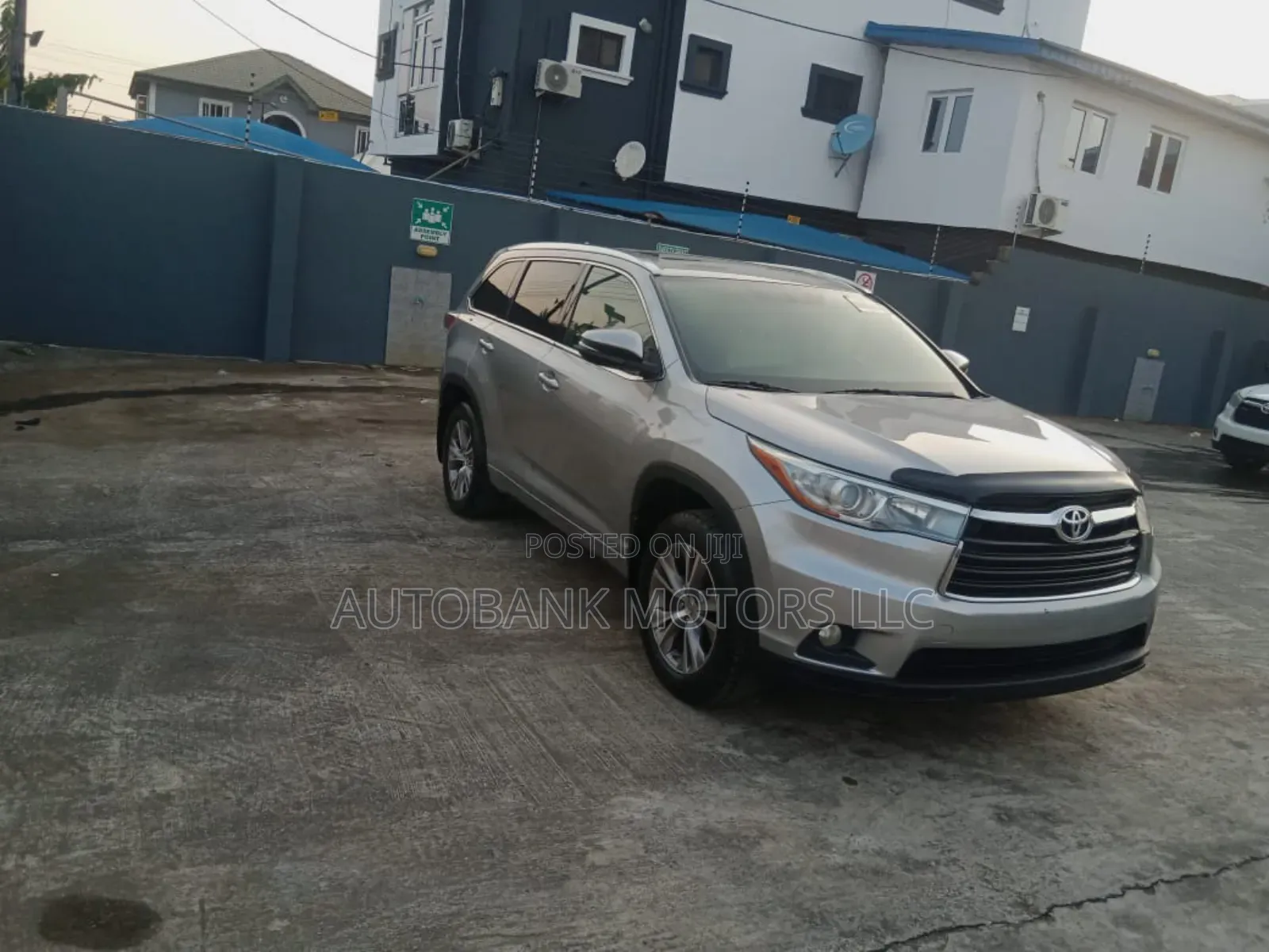 Toyota Highlander XLE 4dr SUV AWD (3.5L 6cyl 6A) 2015 Silver