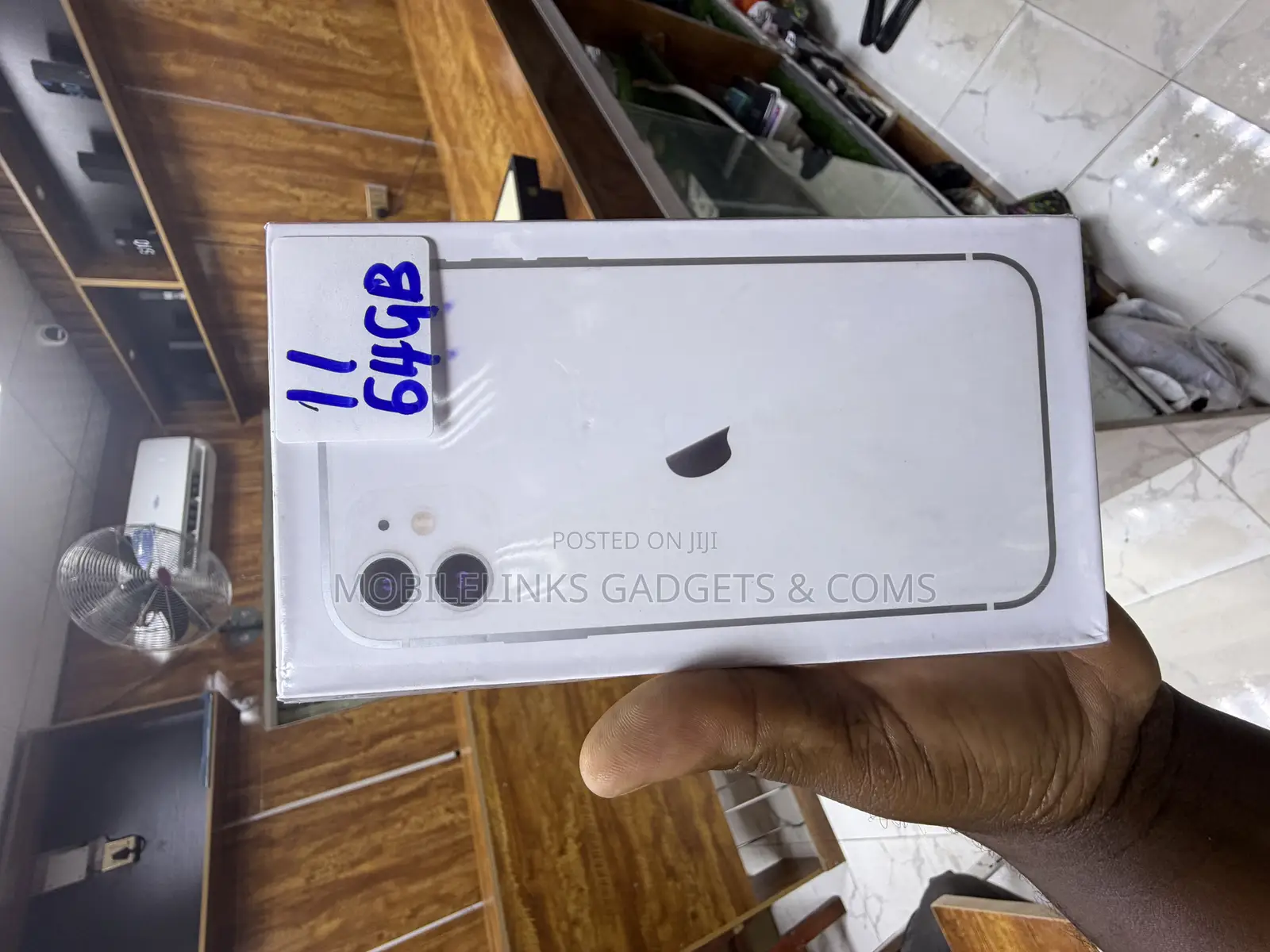 New Apple iPhone 11 64 GB White
