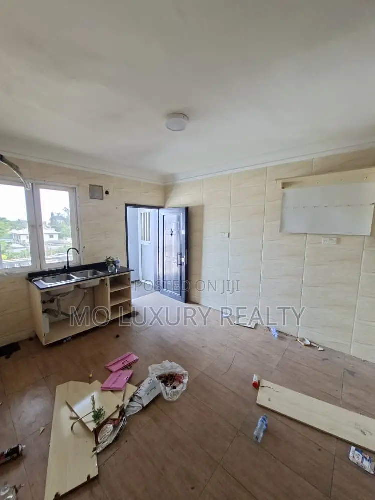 2bdrm Apartment in Lekki Phase 1 for rent